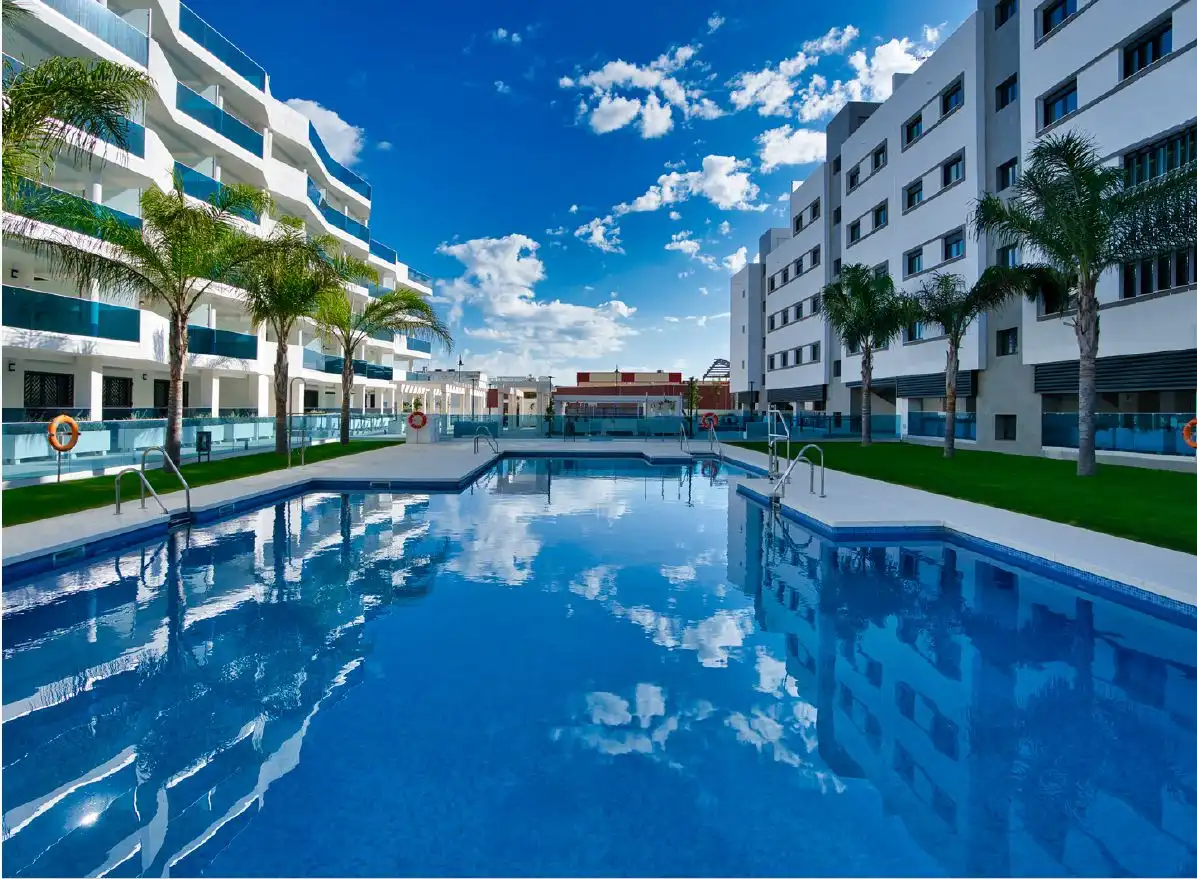 Swimming pool of Flat for sale in Mijas  with Air Conditioner, Heating and Terrace