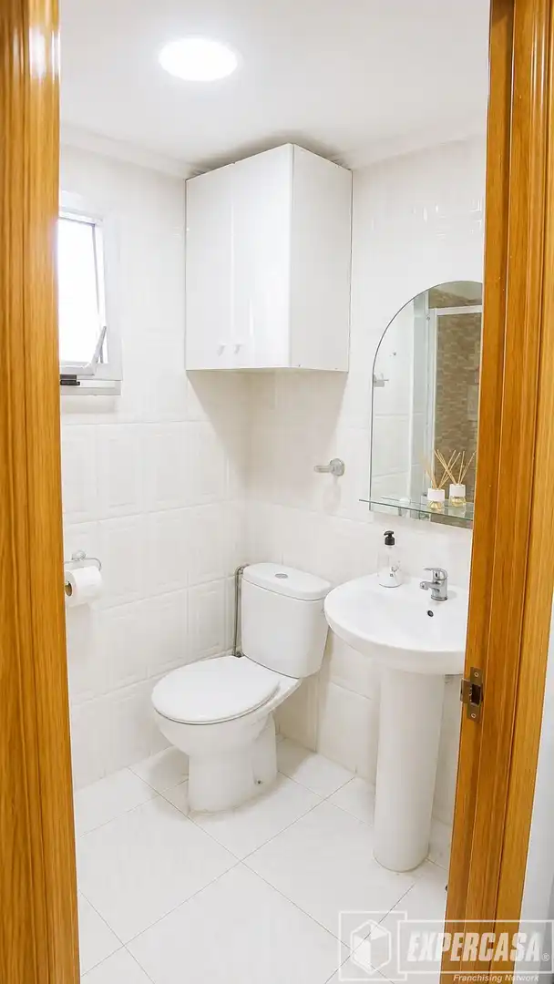Bathroom of Flat for sale in Burjassot