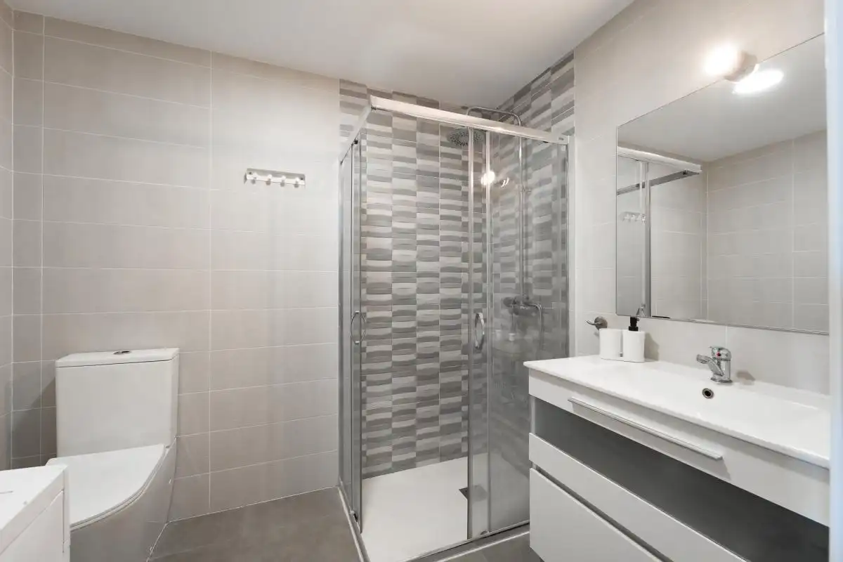 Baño de Estudio en venta en Torremolinos con Aire acondicionado, Calefacción y Piscina