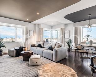 Sala d'estar de Apartament de lloguer en  Madrid Capital amb Aire condicionat, Calefacció i Moblat