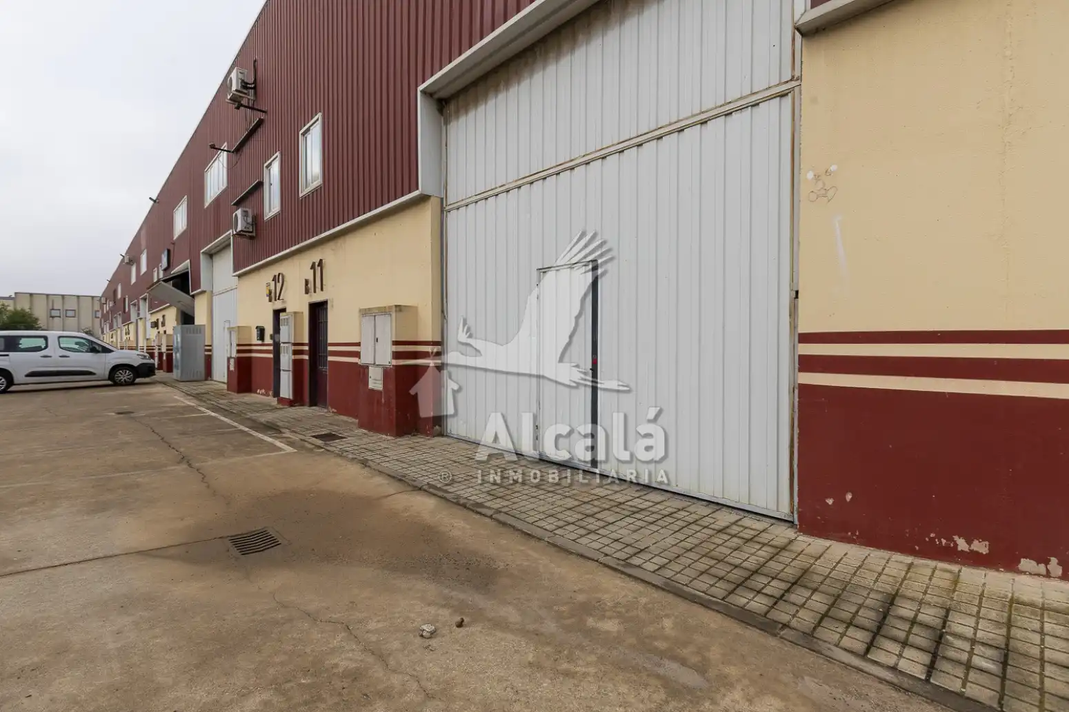 Exterior view of Industrial buildings for sale in Daganzo de Arriba, Madrid