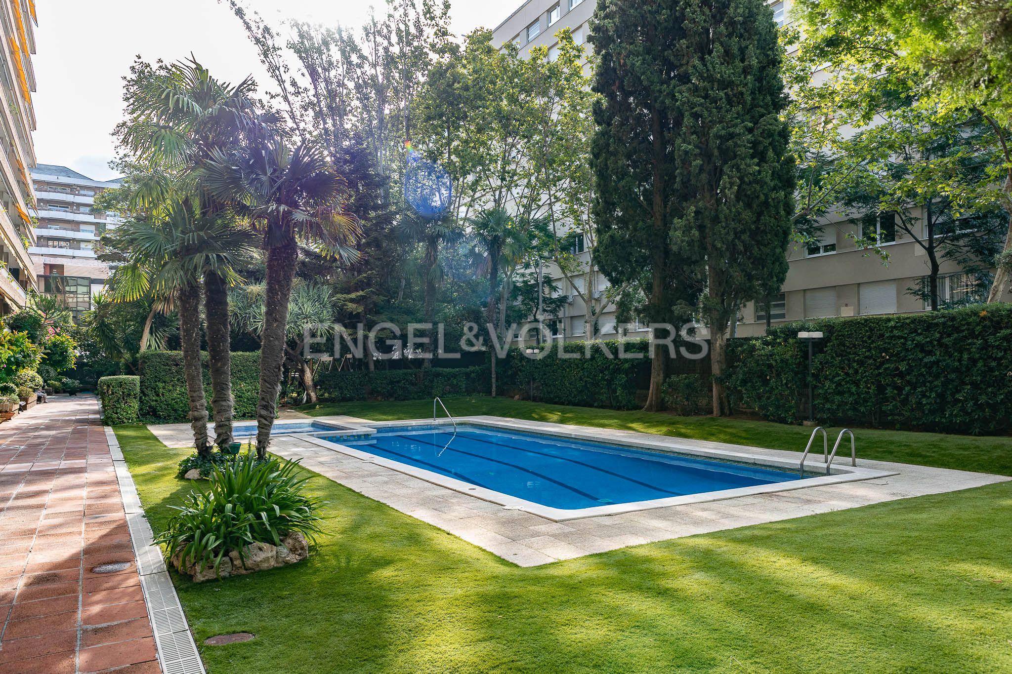 Swimming pool of Apartment to rent in  Barcelona Capital  with Heating, Private garden and Swimming Pool