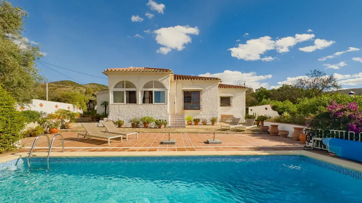 Vista exterior de Casa o xalet en venda en Almogía amb Aire condicionat, Jardí privat i Terrassa