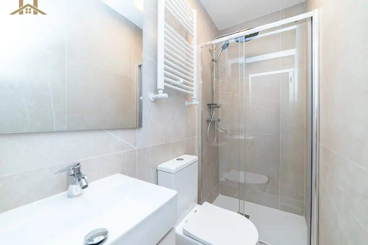 Bathroom of Flat for sale in Pozuelo de Alarcón  with Air Conditioner and Heating