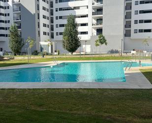 Piscina de Pis de lloguer en Dos Hermanas amb Aire condicionat, Calefacció i Jardí privat