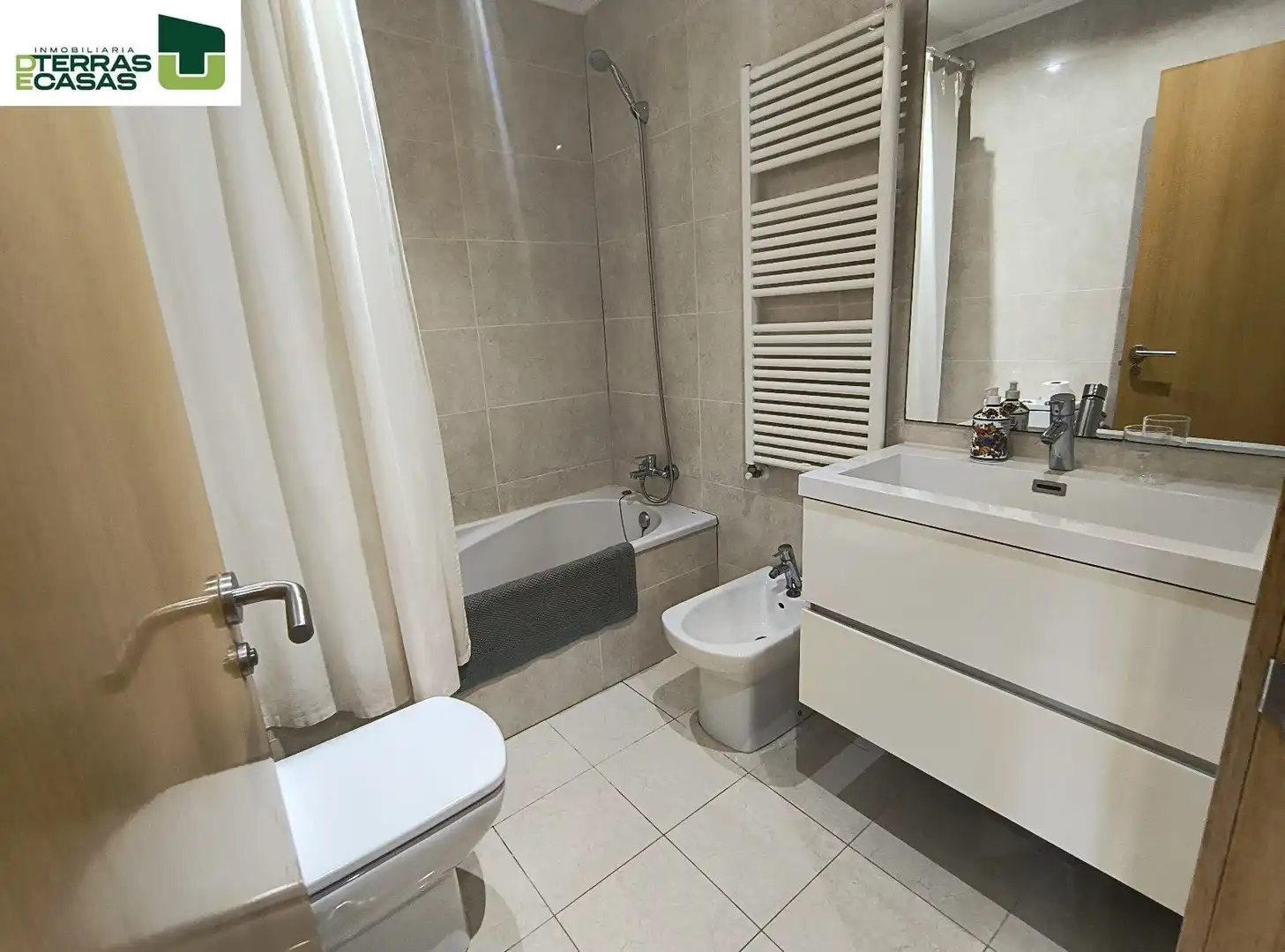 Bathroom of Flat for rent in Bueu  with Air Conditioner, Heating and Furnished