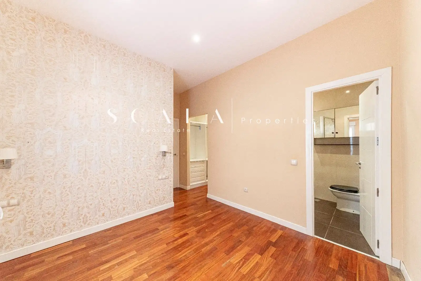 Bedroom of Flat for rent in Madrid  with Air Conditioner, Heating and Parquet flooring