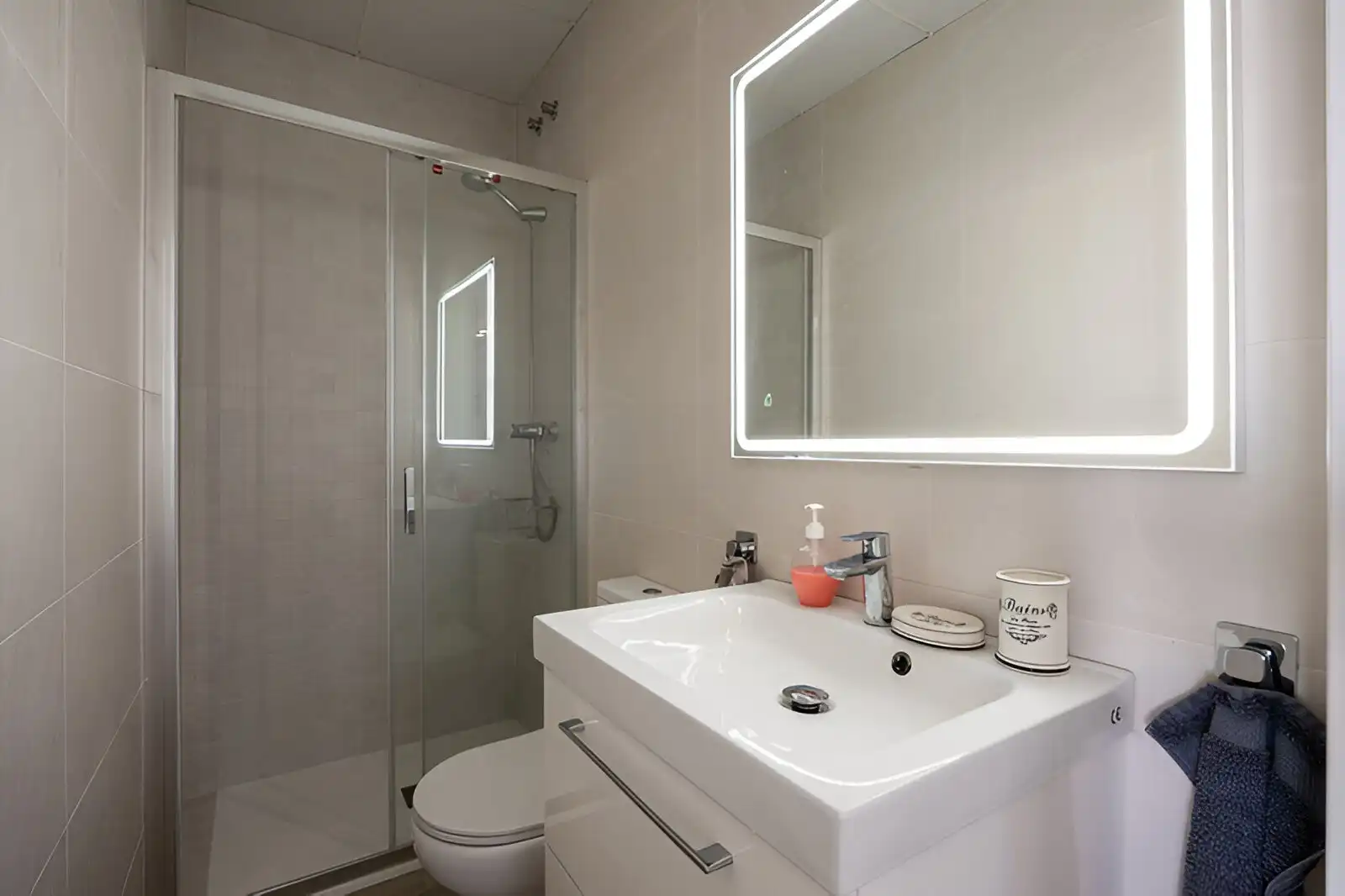 Badezimmer von Erdgeschoss zum Verkauf in Mijas mit Klimaanlage, Terrasse und Schwimmbad