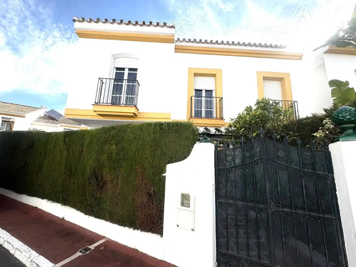 Adossat amb piscina en venda a Estepona - Estepona,Cancelada,Calle arminio