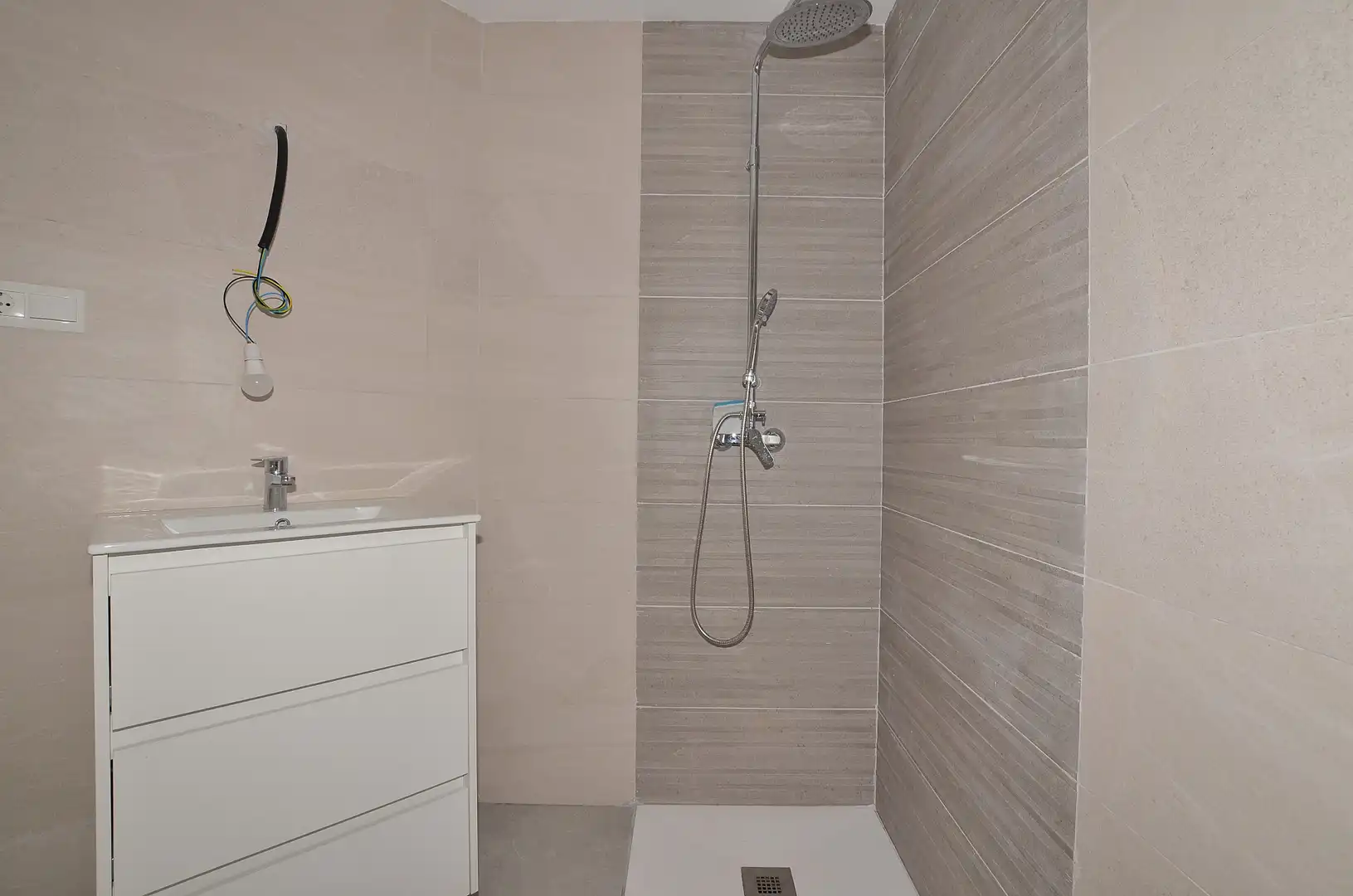 Bathroom of Flat for sale in Fuengirola  with Air Conditioner, Terrace and Storage room