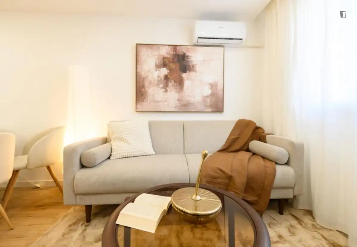 Sala de estar de Apartamento de alquiler en Madrid con Aire acondicionado, Calefacción y Amueblado
