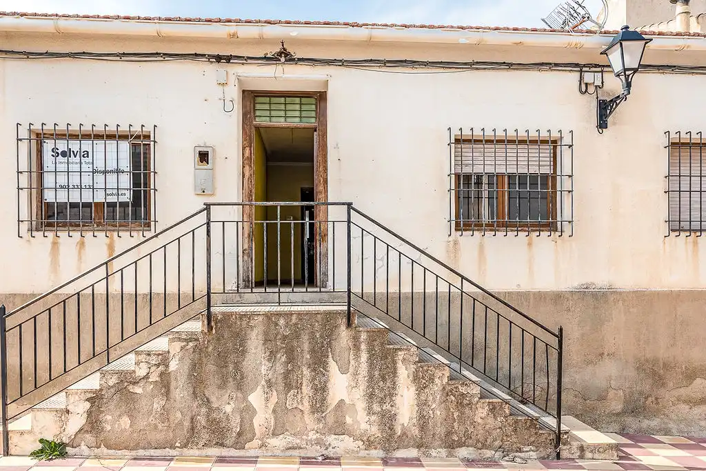 Casa aparellada en venda a C/ Delicias