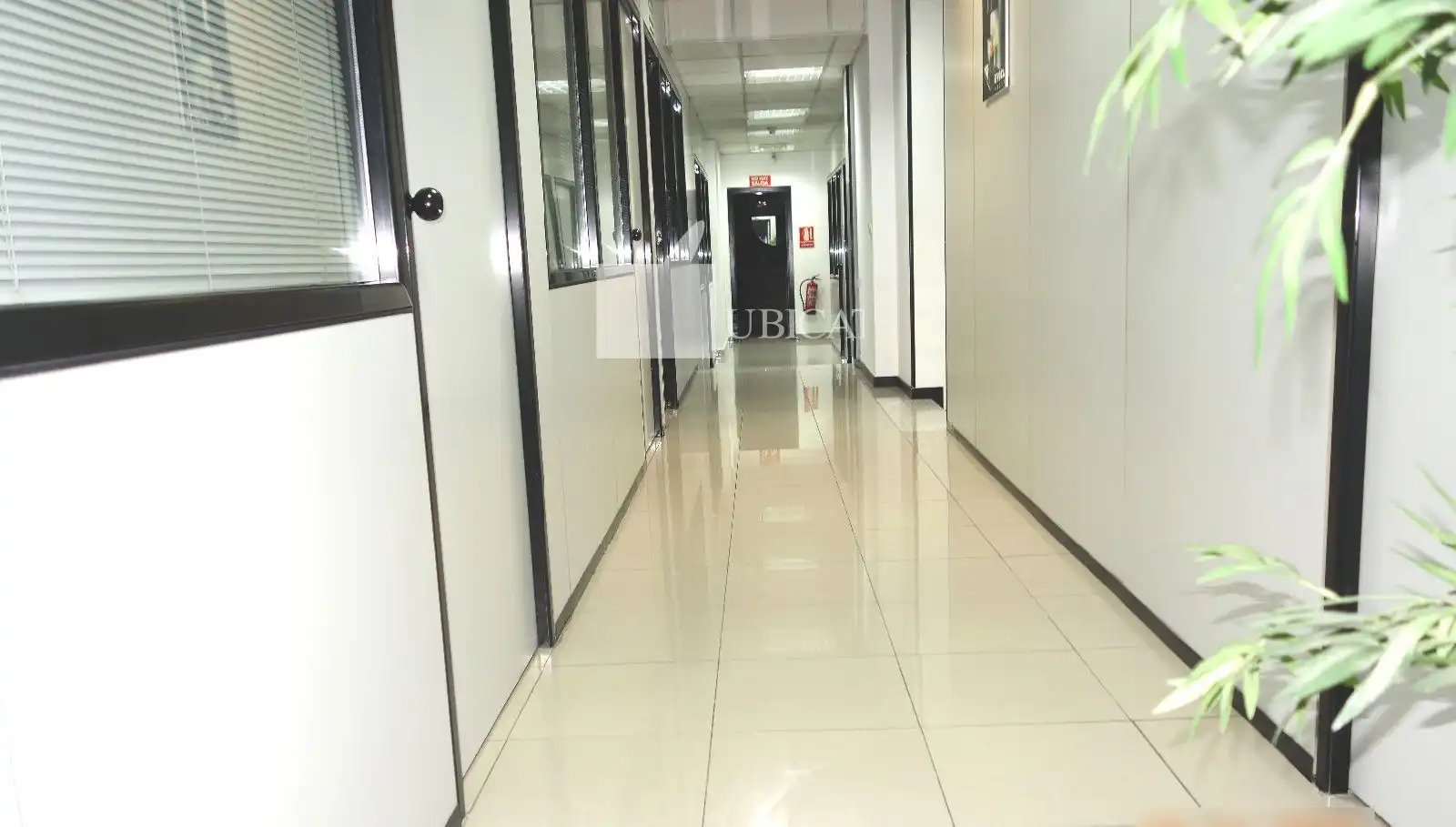 Industrial building to rent in Almeda - El Corte Inglés, imagen 3