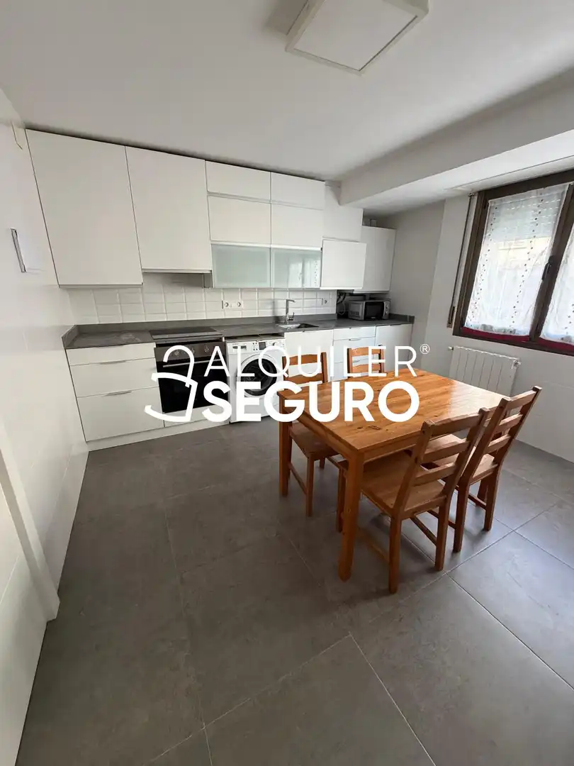 Cuina de Pis de lloguer en Basauri  amb Moblat