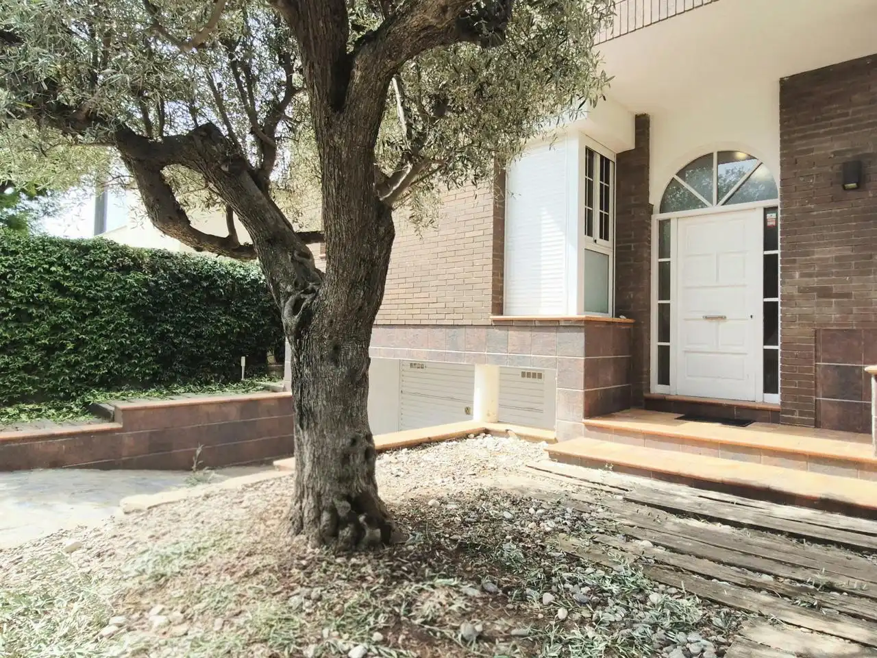 Vista exterior de Casa o xalet en venda en Matadepera amb Aire condicionat, Jardí privat i Terrassa