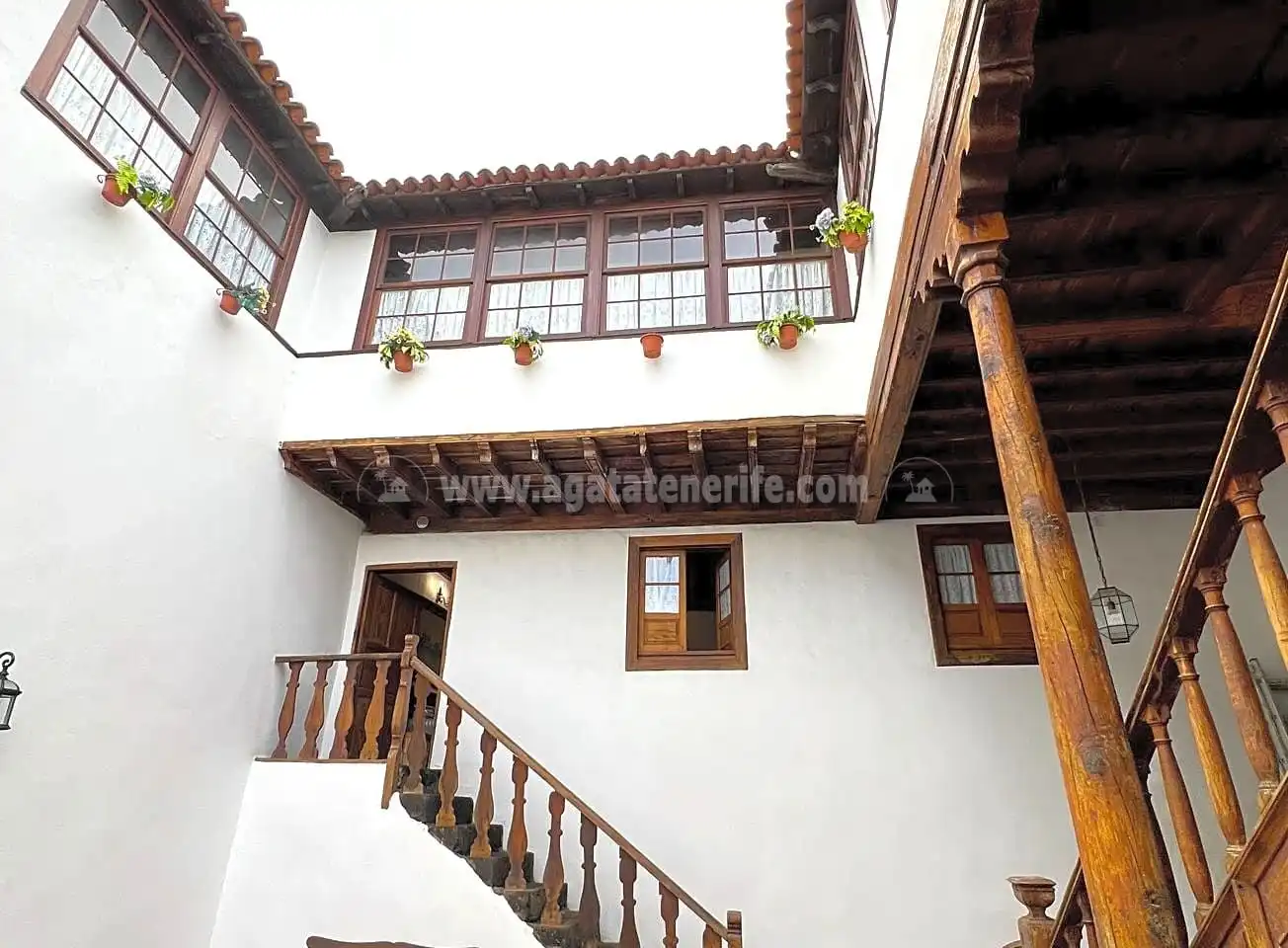 Vista exterior de Casa o xalet en venda en Icod de los Vinos amb Jardí privat, Terrassa i Piscina