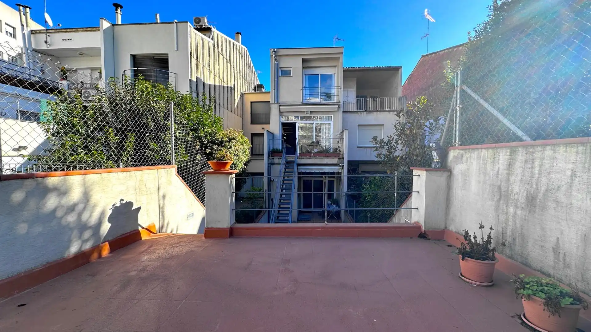 Vista exterior de Casa o chalet en venta en Terrassa con Aire acondicionado, Calefacción y Terraza