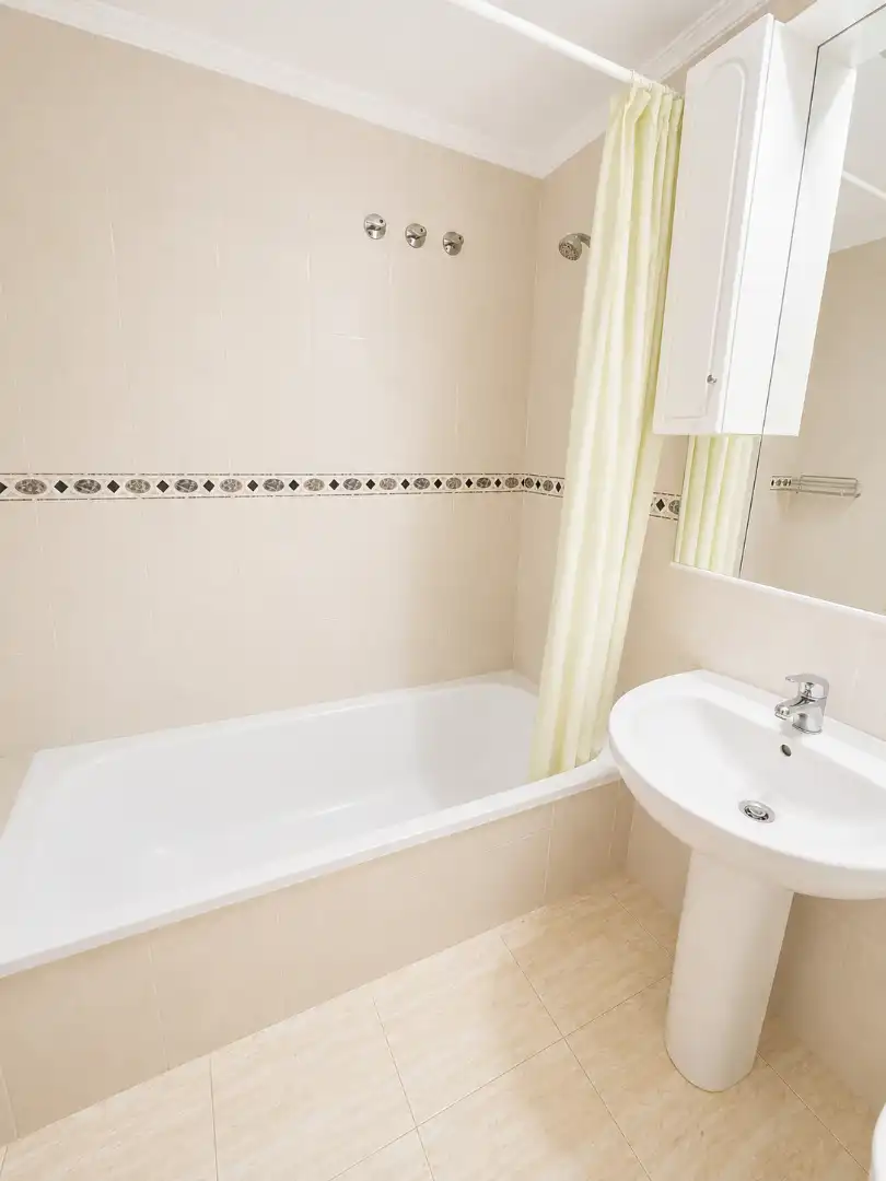 Baño de Piso en venta en Torrevieja con Aire acondicionado, Calefacción y Terraza