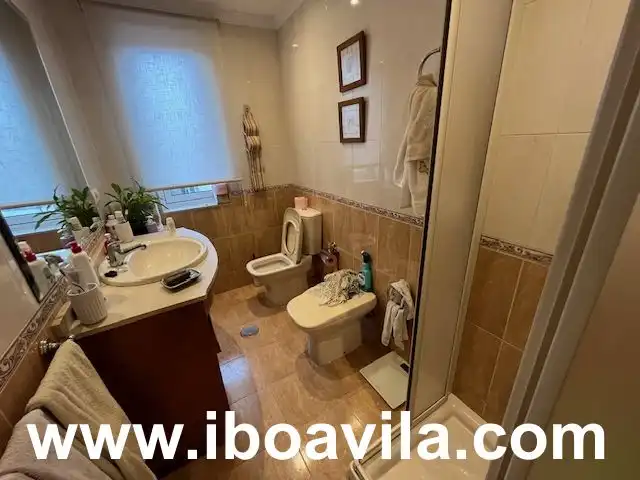 Bany de Casa o xalet en venda en Pontevedra Capital  amb Calefacció, Jardí privat i Terrassa