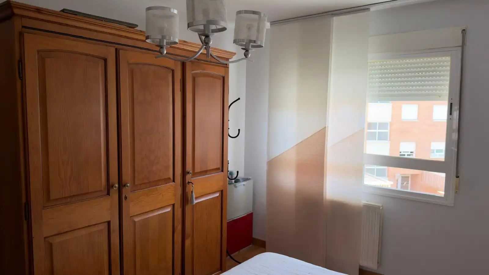 Dormitori de Pis de lloguer en Granada amb Aire condicionat, Calefacció i Moblat
