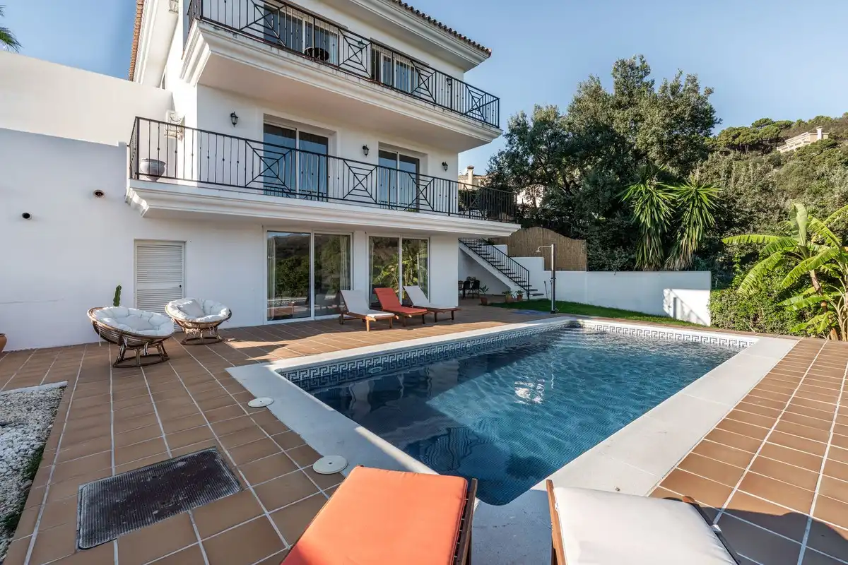 Swimming pool of Houses for sale in Estepona  with Air Conditioner, Private garden and Terrace