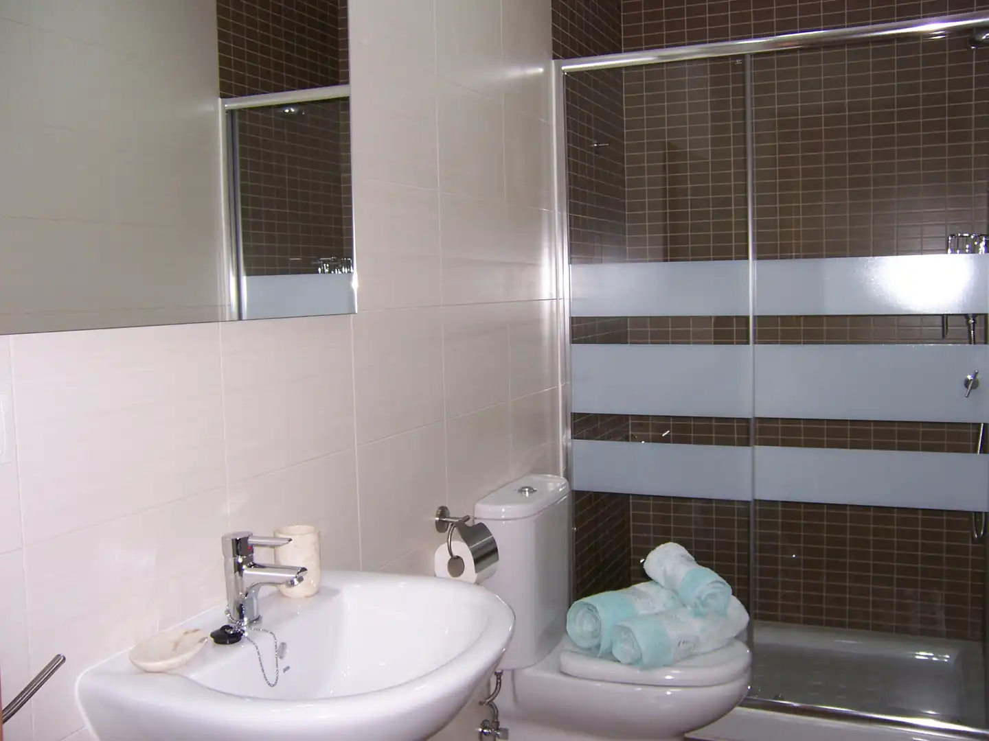 Badezimmer von Wohnungen zum Verkauf in Cariño mit Heizung, Parkett und Abstellraum