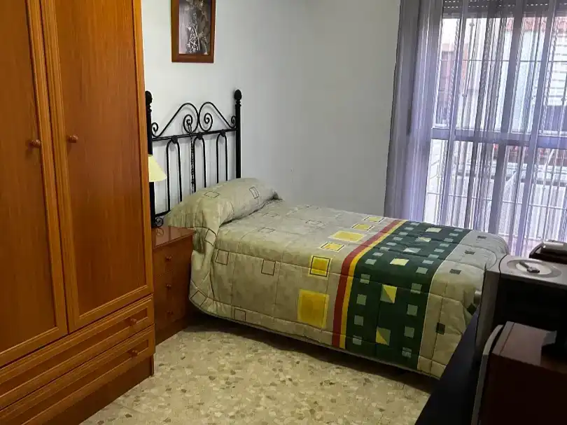 Dormitori de Casa adosada en venda en La Rinconada amb Aire condicionat i Balcó