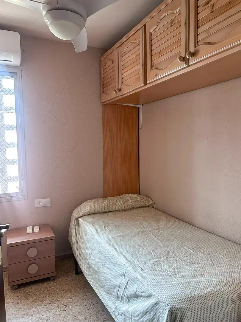 Schlafzimmer von Wohnung zur Miete in Sevilla mit Klimaanlage, Terrasse und Möbliert
