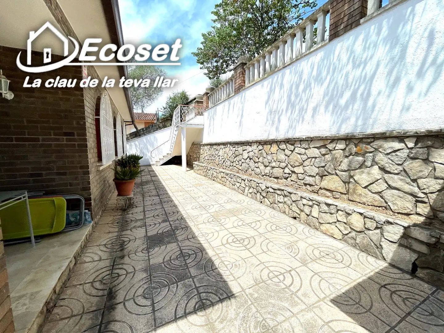 Vista exterior de Casa o xalet en venda en Cervelló amb Calefacció, Jardí privat i Terrassa
