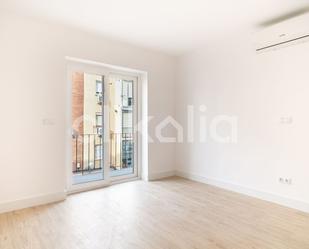 Bedroom of Flat to rent in  Madrid Capital  with Air Conditioner and Terrace