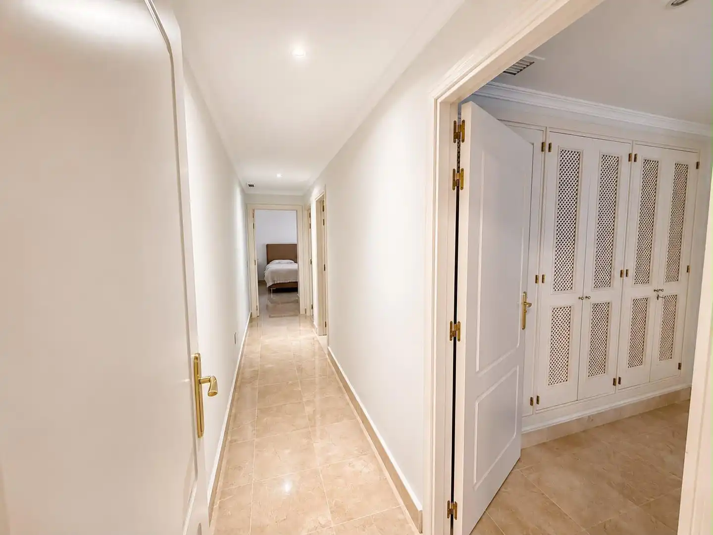 Ground floor for rent in Marbella  with Air Conditioner, Terrace and Swimming Pool