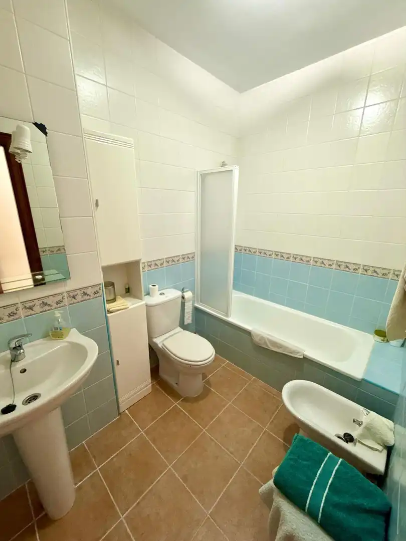 Badezimmer von Einfamilien-Reihenhaus zum Verkauf in Vélez-Málaga mit Klimaanlage, Heizung und Terrasse
