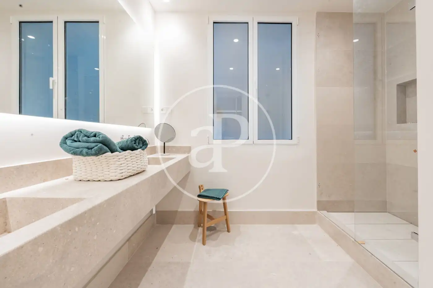 Badezimmer von Wohnung zum Verkauf in Madrid mit Klimaanlage, Heizung und Balkon