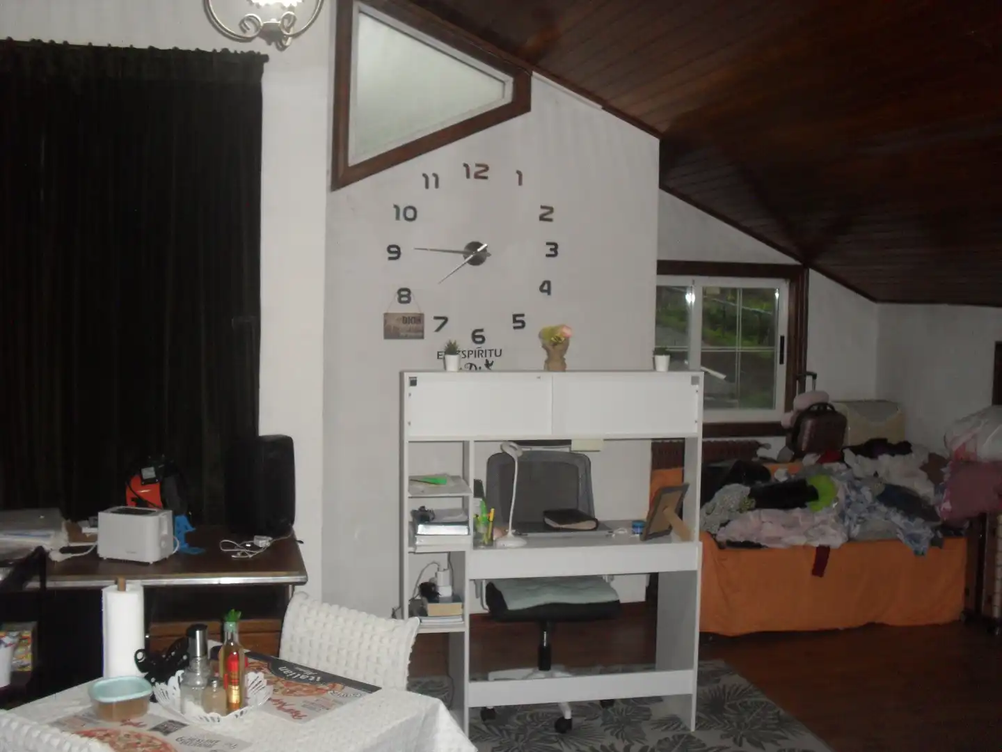 Dormitori de Casa o xalet en venda en Vigo  amb Jardí privat, Terrassa i Balcó
