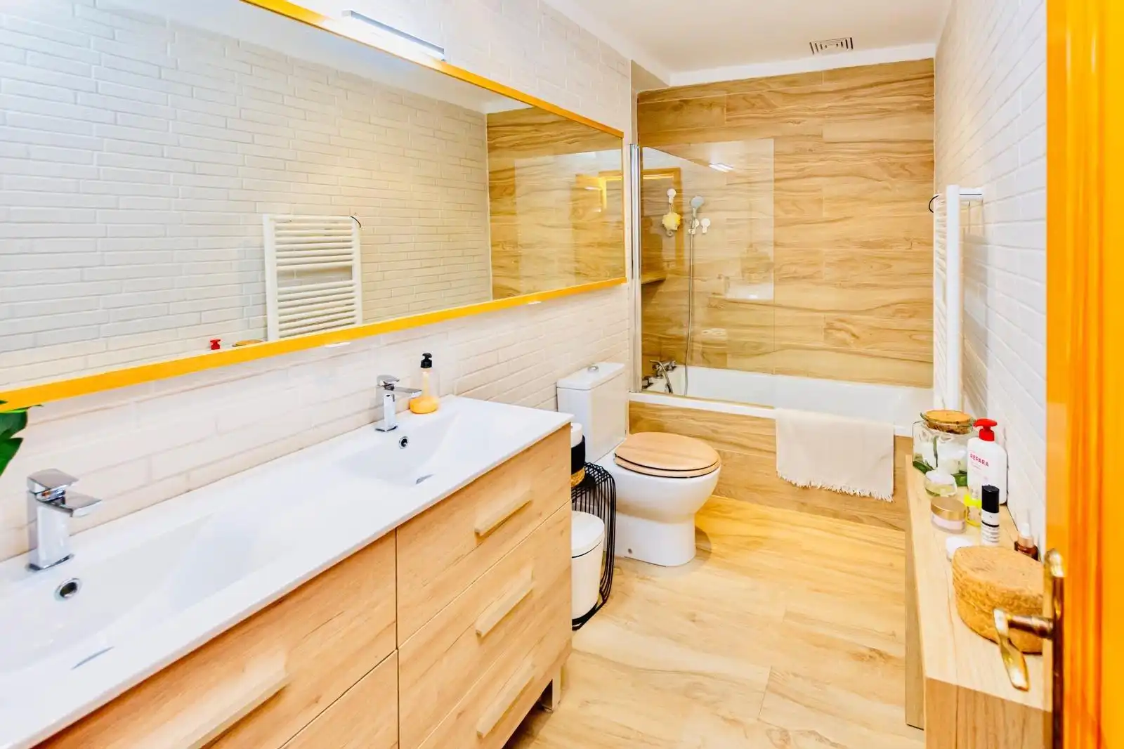 Bathroom of Houses for sale in Calvià  with Air Conditioner, Terrace and Balcony