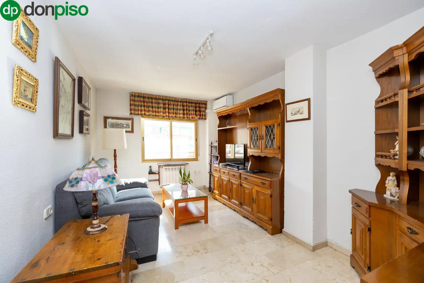 Living room of Flat for sale in Granada  with Air Conditioner, Heating and Terrace