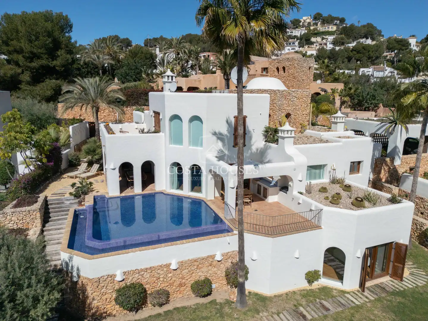 Vista exterior de Casa o xalet en venda en Moraira amb Aire condicionat, Calefacció i Jardí privat