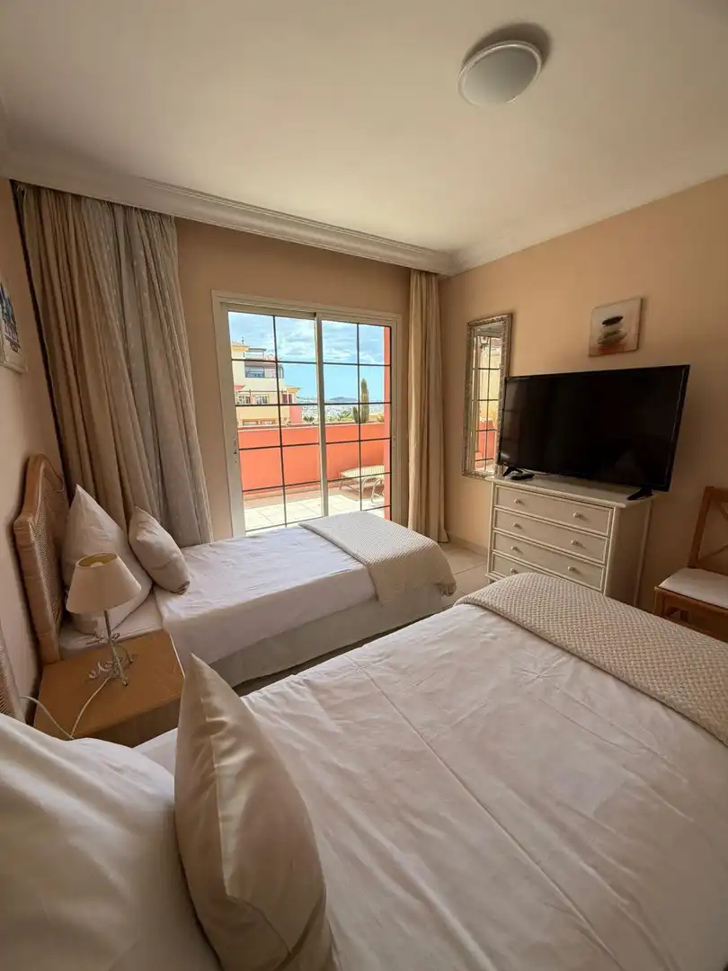 Habitación de Apartamento en venta en Adeje con Jardín privado y Piscina comunitaria