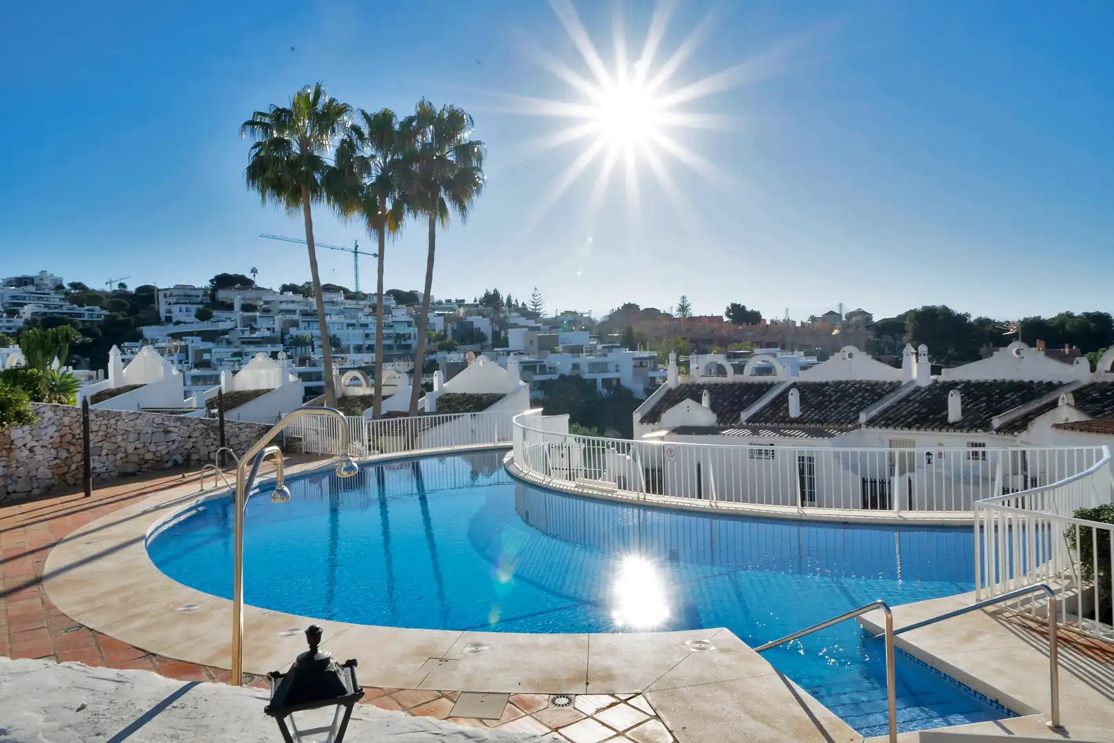 Piscina de Casa adosada en venda en Marbella amb Jardí privat i Piscina comunitària