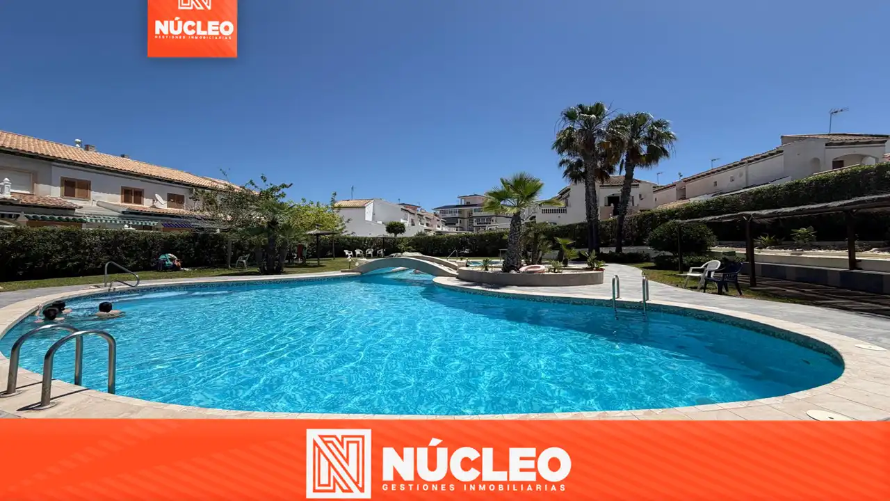 Swimming pool of Flat for sale in Torrevieja  with Air Conditioner, Terrace and Community pool