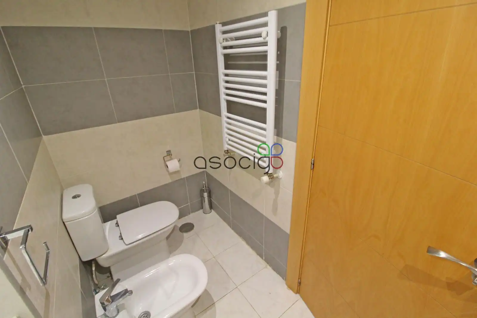 Baño de Piso en venta en Yebes con Calefacción, Trastero y Piscina