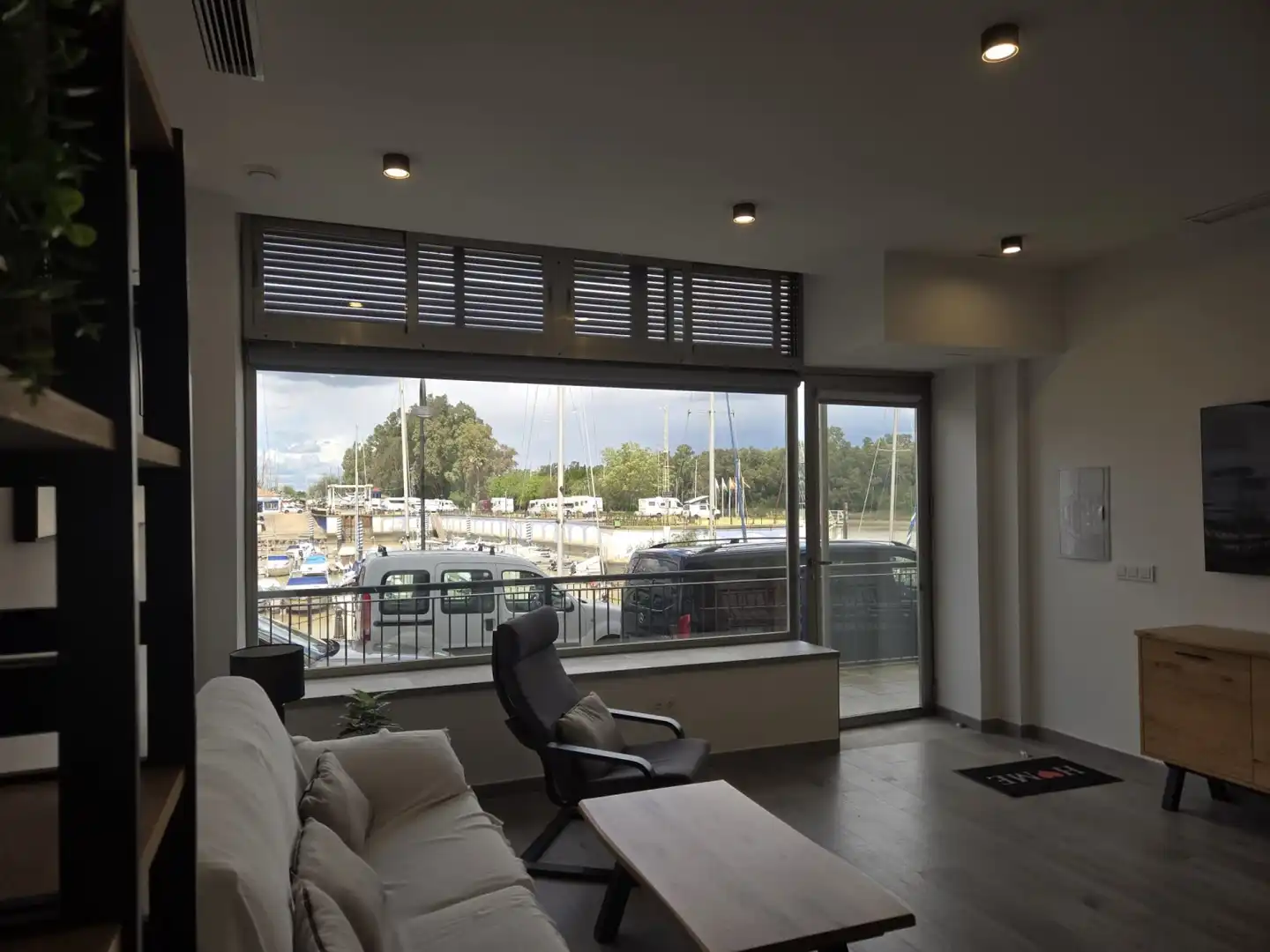 Sala d'estar de Apartament de lloguer en Gelves amb Aire condicionat, Calefacció i Moblat