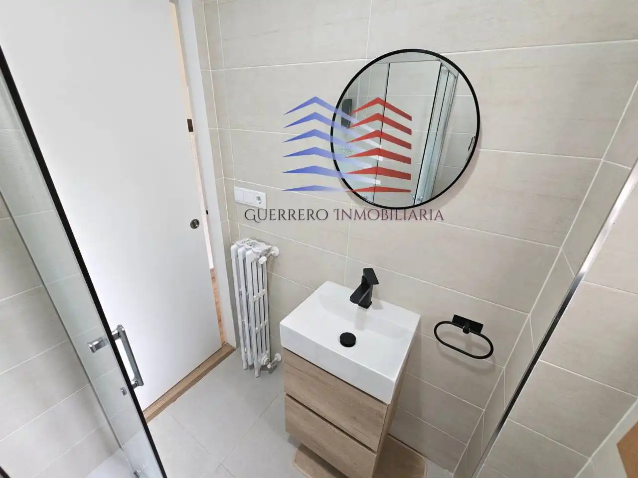 Bany de Pis de lloguer en Ourense Capital  amb Calefacció i Moblat