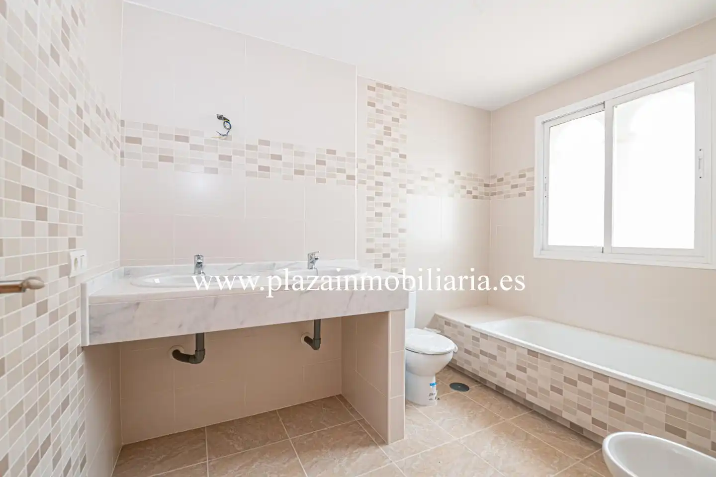 Bathroom of Houses for sale in Lucena  with Terrace, Storage room and Balcony
