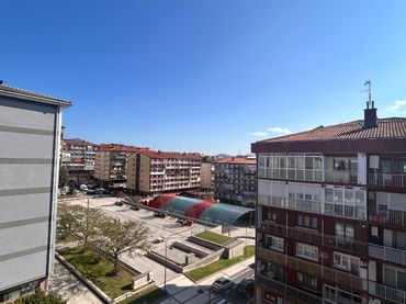 Flat with balcony for sale in Beraun - Pontika