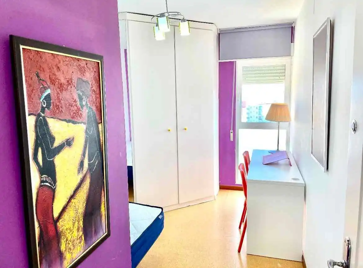 Schlafzimmer von Wohnung zur untervermieten in Valencia mit Klimaanlage, Heizung und Möbliert