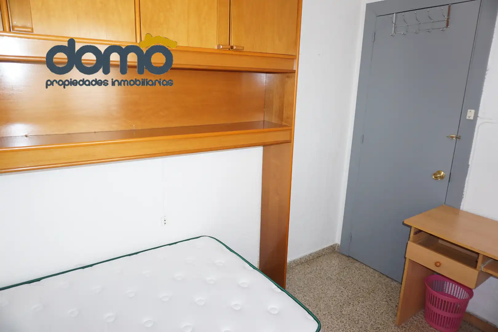 Habitación de Piso en venta en Granada con Calefacción, Amueblado y Horno