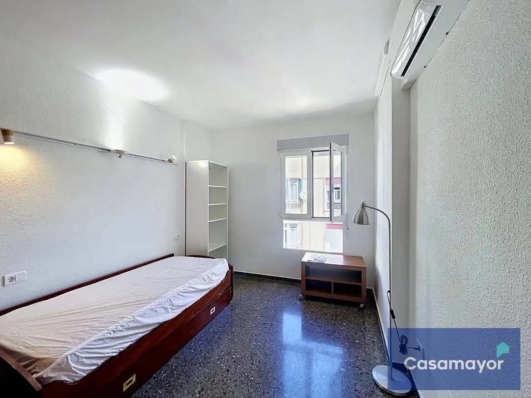 Habitación de Ático de alquiler en Alicante / Alacant con Aire acondicionado, Terraza y Balcón