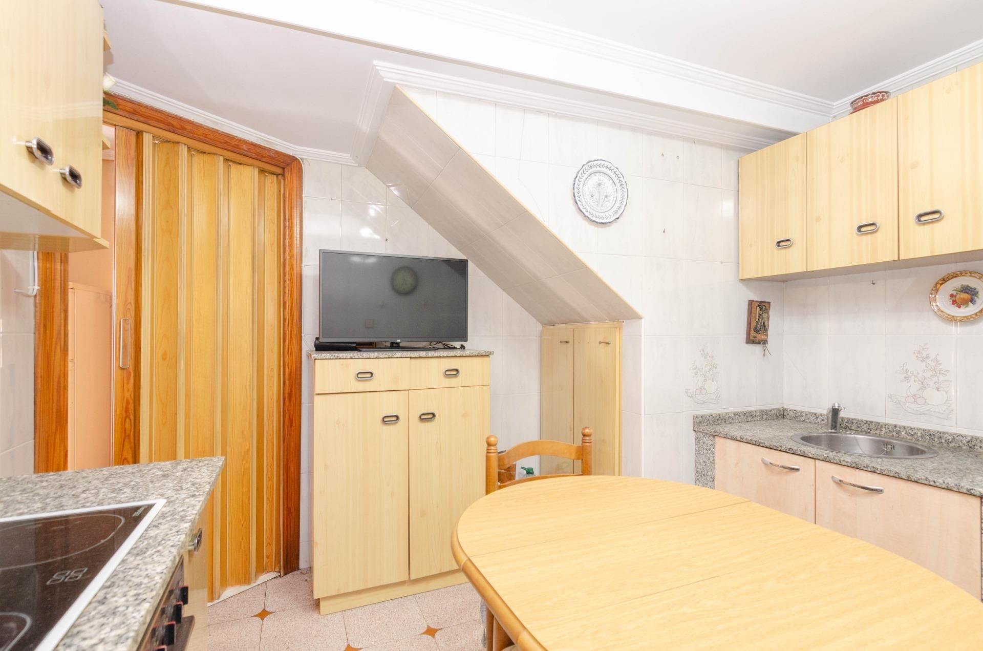 Cuina de Casa o xalet en venda en Mieres (Asturias) amb Calefacció, Terrassa i Balcó
