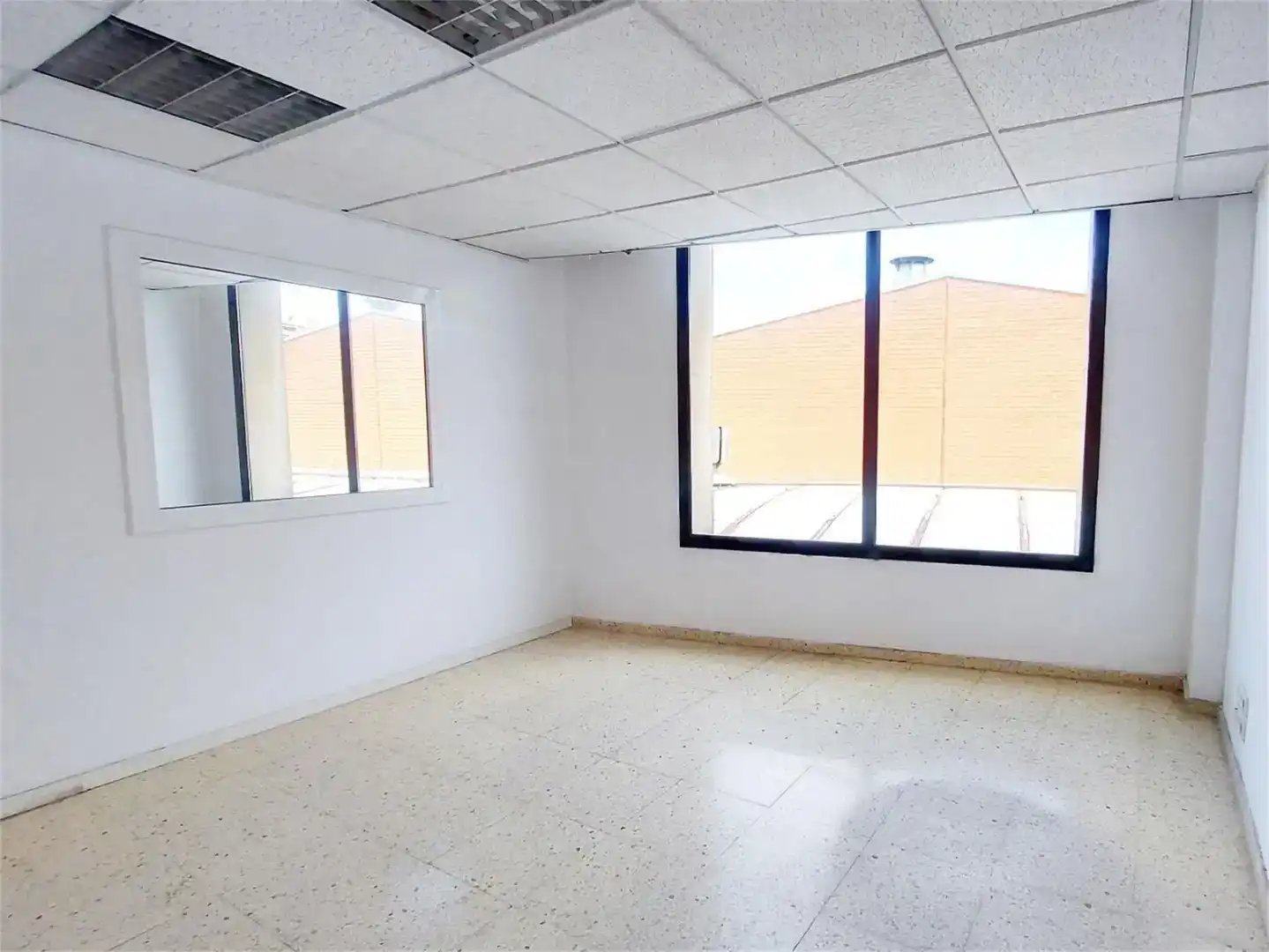 Local de alquiler en Cornellà de Llobregat con Aire acondicionado